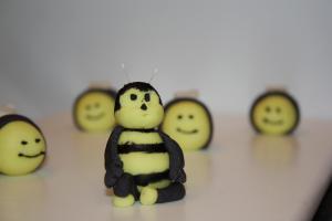 Sugarpaste Bee