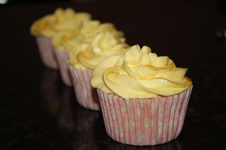 Lemon Curd Cupcakes