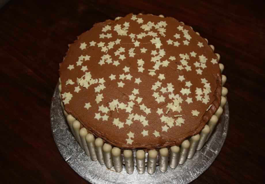 Star Chocolate fudge cake