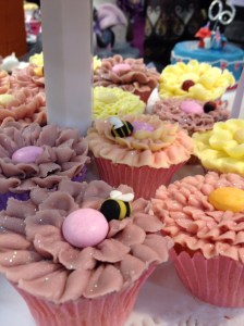 Cake International bee petal cupcake
